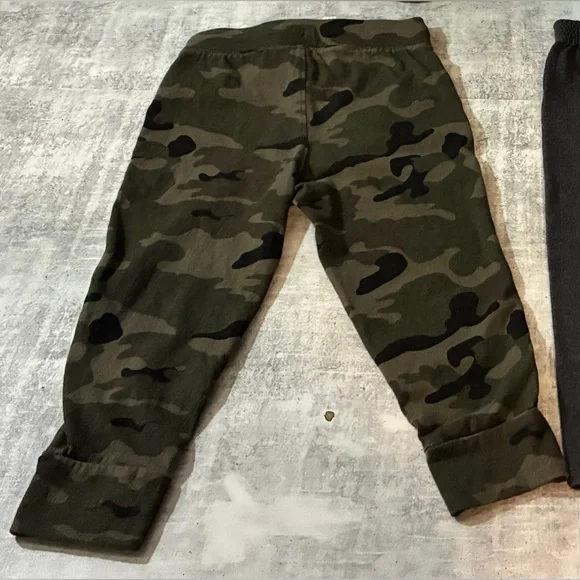 Boys 3 Piece Shirt and Joggers Set. Clean and in Great Condition. Size 2T. $7 - Picture 4 of 7